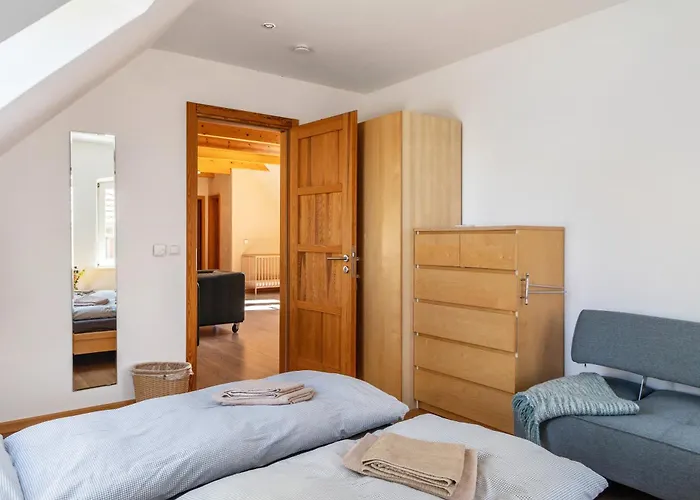 Der Flusshof, Nyaraló *